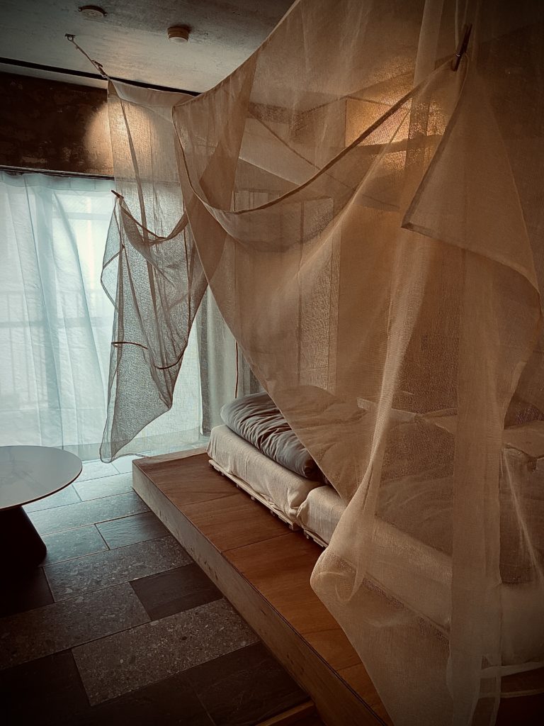 よくねる寝具店Hotel UKUNE　ヘンプの蚊帳