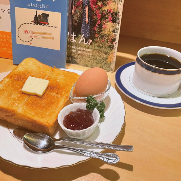 Hotel UKUNE 宿泊体験　よくねる寝具店　銀杏の木